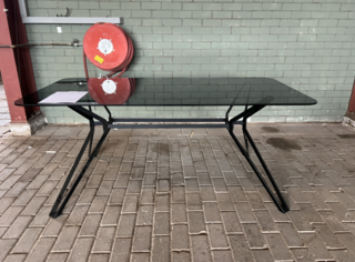 Rechthoekige, glazen eettafel POLSPOTTEN